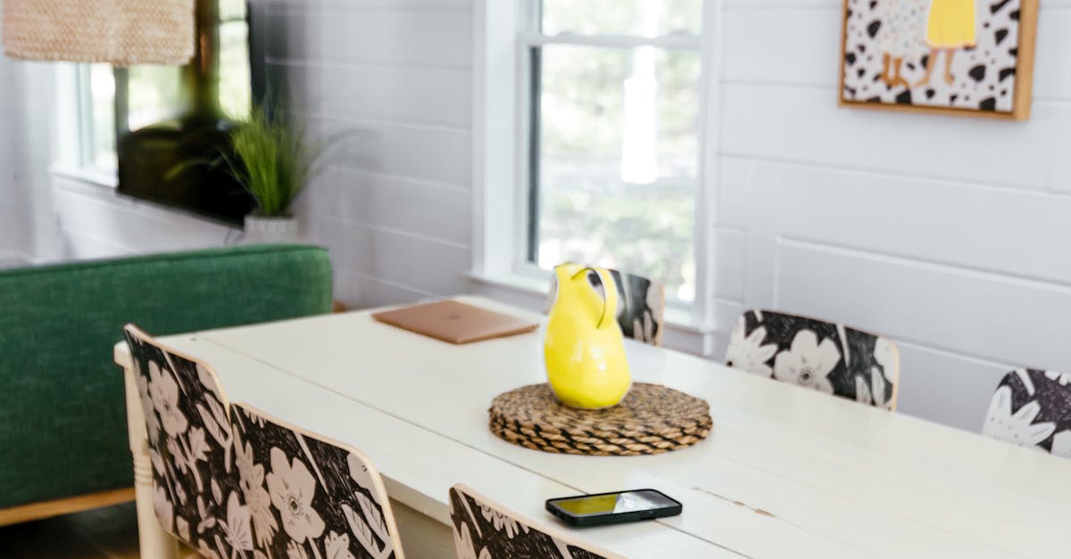 How to decor a home in a low budget?